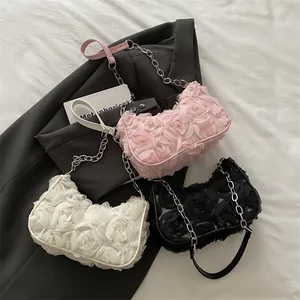Sacs à bandoulière d'été romantiques avec fleurs 3D en rose, blanc et noir