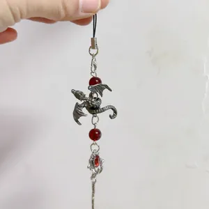 Bijou de téléphone dragon gothique avec dragon en alliage argenté et perles rouges