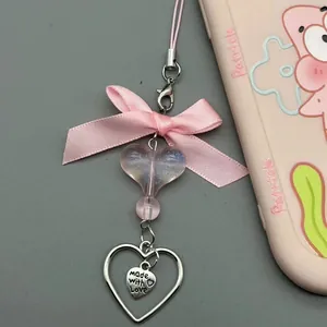 Schattige Roze Satijnen Strik Hart Sleutelhanger Tas Hanger Voor Vrouwen Meisje Sweet Cool Legering Hars Hart Bedeltje Mobiele Telefoon Ketting Accessoire