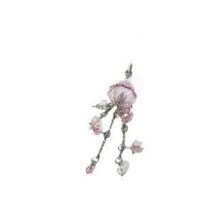 Ciondolo a medusa rosa con stelle in resina e perle per borse e cuffie