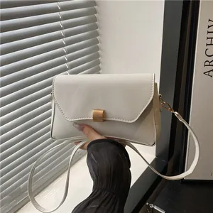 Sac à Épaule Carré en Cuir PU Minimaliste pour Femmes Sac Bandoulière Élégant Sac Sous le Bras Avec Boucle en Métal Doré