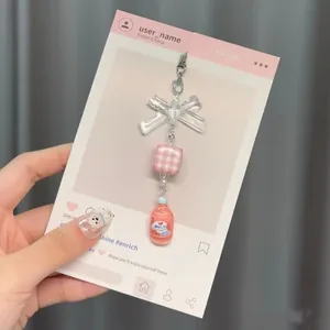 Kreativer Perlen-Schlüsselanhänger mit Acryl-Schleife und Miniatur-Wassermelonen-Saftflasche