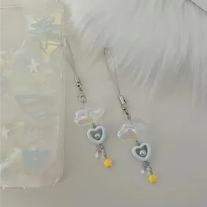 Set di 2 ciondoli per cellulare con perline color pastello e pendenti a forma di nuvola
