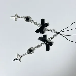 Bijou de Téléphone Y2K Gothique Nœud Noir Croix Étoile Alliage Cœur Perle Porte-Clés Pendentif Sac Décoration Femmes