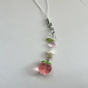 Pendentif pêche rose en résine avec perles étoiles et mousqueton pour sac ou mobile