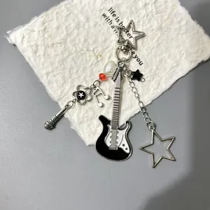 Portachiavi Y2K retrò chitarra elettrica e microfono con stelle e note musicali