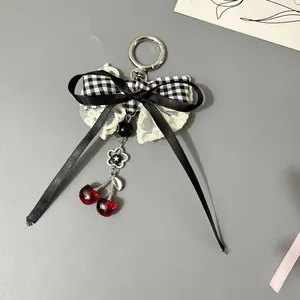 Porte-clés nœud vichy doux avec pendentifs cerises rouges et breloque étoile argentée