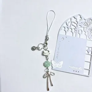 Bijou de téléphone chat avec nœud argenté, fleur verte et pendentif en cœur