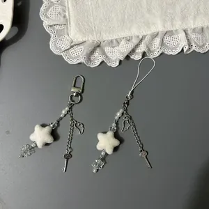 Pendentif Clé Étoile en Peluche Fait Main Chaîne de Téléphone Alliage Perles Cœur Flocon Aile Décoration Sac Femme Fille