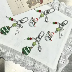 Porte-clés de Noël Bonhomme de Neige Sapin de Noël Pendentif de Téléphone en Perles de Résine Ornement de Sac Pour Femmes Filles Cadeau