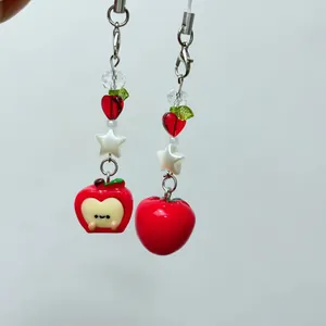 Schattige rode appelhangers met hart- en ster kralen voor telefoon- of tasdecor