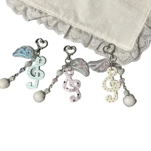 Porte-clés notes de musique mignons avec ailes pailletées et boules de poils douces