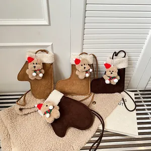 Sacs bandoulière en suédine en forme de botte de Noël avec breloques d'ours en peluche