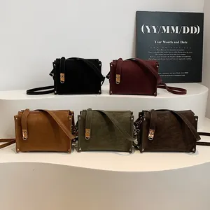 Sacs boîtes minimalistes rétro en cinq couleurs vintage avec boucles en métal et sangles