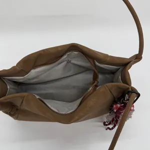 Grand sac cabas marron en simili cuir avec doublure et poche intérieure zippée