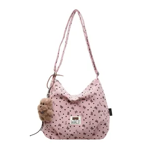Sac fourre-tout en toile rose à pois avec nœuds imprimés et breloque ourson