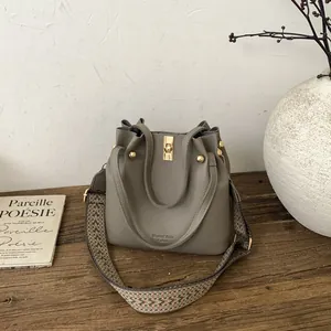 Vintage Lychee Grain PU Leather Bucket Bag For Women Large Capacity Shoulder Bag With Bohemian Woven Strap Retro Fashion Tote