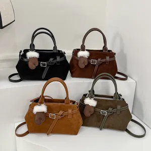 Minimalistische große Damen-Einkaufstasche aus Wildlederimitat in vier Winterfarben