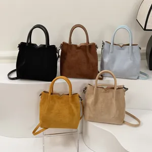 Sacs cabas d'hiver minimalistes en daim en cinq couleurs avec poignées et bandoulières