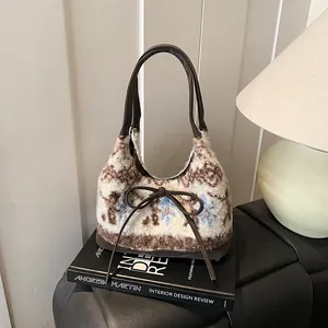 Borsa tote invernale vintage in sherpa con motivo floreale e fiocco marrone