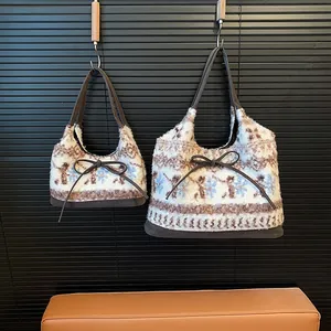 Borsa tote invernale in peluche con motivo a fiocchi e manici in ecopelle