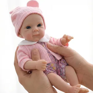 Bambola Reborn Realistica in Silicone Platinico Solido Morbida Bambina Vestiti Floreali Rosa Accessori Regalo di Natale