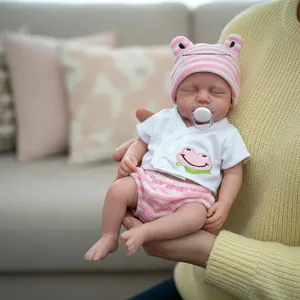 Poupée bébé réaliste de 12 pouces avec tenue grenouille rose et une sucette