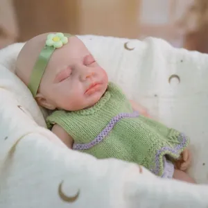 Bambola realistica in silicone da 12 pollici che dorme con gilet verde in maglia