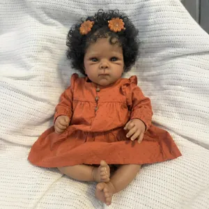 Poupée Reborn Réaliste Peau Foncée Afro-Américaine Vinyle Corps en Tissu Souple Simulation Bébé Fille Robe Orange Cadeau Enfants