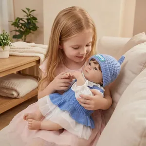 Poupée bébé Reborn réaliste de 18 pouces Bettie avec pull bleu et bonnet Happy