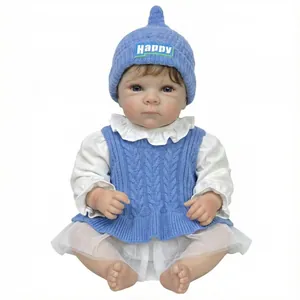 Poupée Reborn réaliste de 18 pouces avec yeux bleus, pull en tricot bleu et bonnet Happy