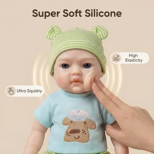 Superweiche 12-Zoll Silikon-Babypuppe mit grün gestreifter Mütze und hoher Elastizität