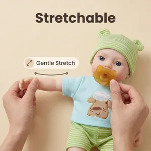 12-Zoll dehnbare weiche Silikon-Babypuppe mit grün gestreiftem Set und Hunde-Outfit