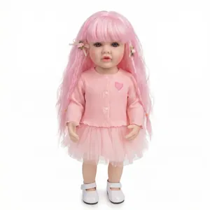 Lebensechte 22-Zoll Reborn-Babypuppe Betty mit rosa Haaren und Herz-Strickjacke Outfit