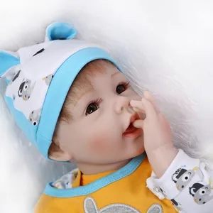 Bambola Reborn Realistica Arti in Morbido Silicone Corpo in Cotone Mohair Radicato a Mano Giocattolo Con Vestiti Flacone Ciuccio