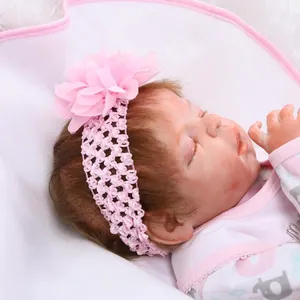 Bandeau bébé rose fait main au crochet avec grande fleur en mousseline sur peluche douce