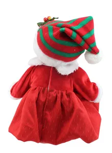 Vista posteriore della bambola di Natale con cappello a righe rosso-verdi e abito di velluto
