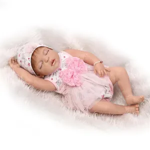 Bambola Reborn Realistica che Dorme Ragazza Morbido Silicone Giocattolo da Bagno Vestito Floreale Rosa Cappello Braccialetto