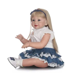 Realistische Reborn-Kleinkindpuppe mit blonden Haaren und dunkelblauem Spitzenkleid
