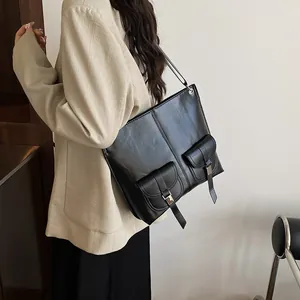 Sac fourre-tout rétro en cuir noir pour femme avec deux poches et boucles argent