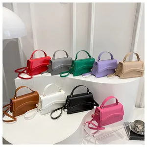 Plusieurs options de couleurs de sacs à main minimalistes avec surpiqûres ondulées