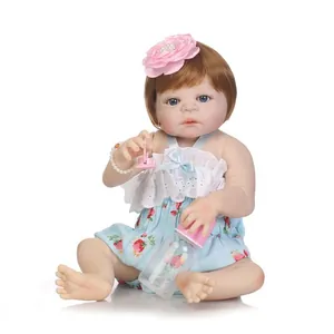 Poupée Bébé Reborn Réaliste en Silicone Corps Mou Jouet Fille Vêtements Imprimé Fraise Bandeau Floral Cadeau pour Enfants