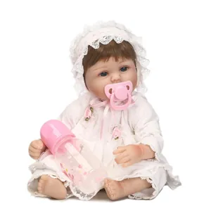 Poupée bébé Reborn réaliste avec robe en dentelle blanche et accessoires roses