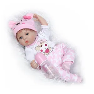 Realistische 40cm herboren babypop met roze berenpak en accessoires voor de zuigfles