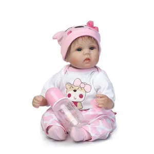 Realistische reborn pop van 40 cm met roze outfit, babyfles en fopspeen accessoires