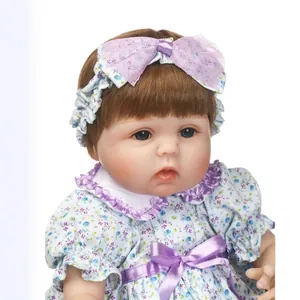 Poupée bébé reborn réaliste avec yeux bleus et robe florale pour cadeaux de noël