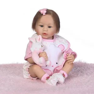 Realistische Reborn Babypop Zachte Siliconen Katoenen Lichaam Roze Stippen Outfit Met Pluche Konijn En Speen