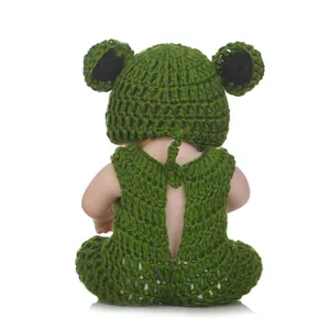 Green frog-themed knit baby newborn photography prop set with hat and romper