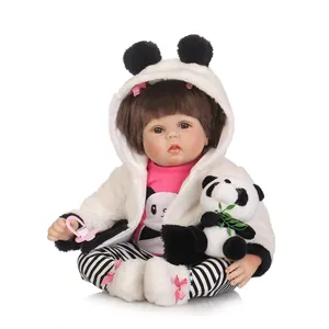 Poupée bébé reborn réaliste en tenue de panda avec peluche et tétine rose