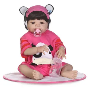 Bambola neonata realistica da 50cm con vestito da mucca, ciuccio e biberon